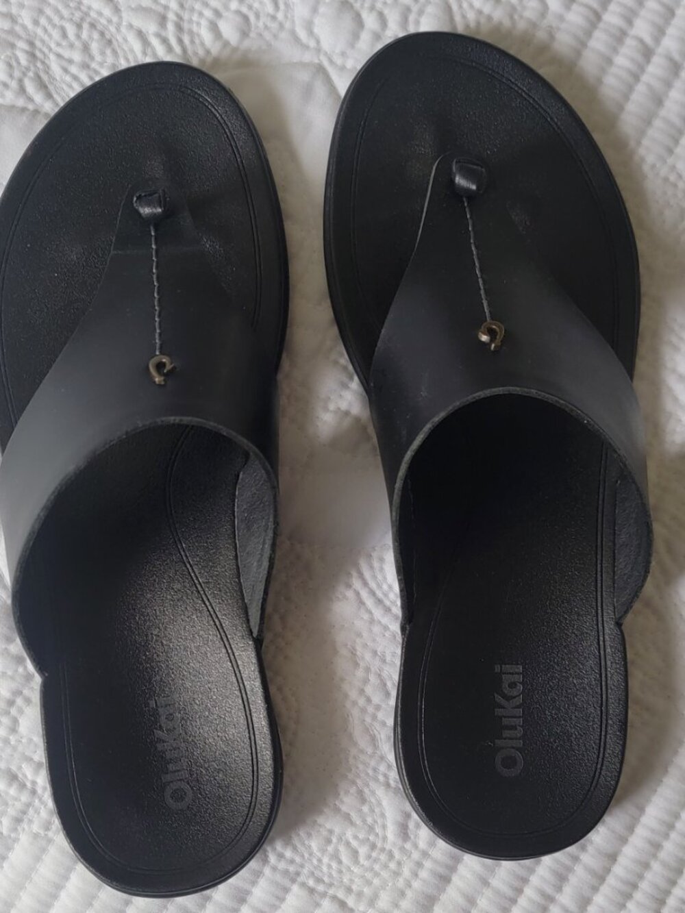 OluKai sandals size 9, Hoʻopio Mele